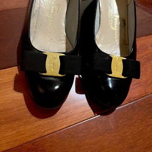 NEW Sole Ferragamo: Classic Shiny Black Vera Bow Shoes 5C